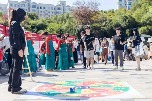 金牛在线 莘庄镇这场邻里聚会上，40个社区微更新项目启动，一大批“社区榜样”受表彰